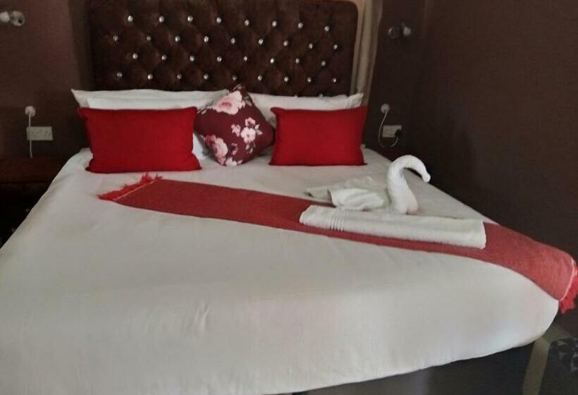 پانسیون Impovu Guest House