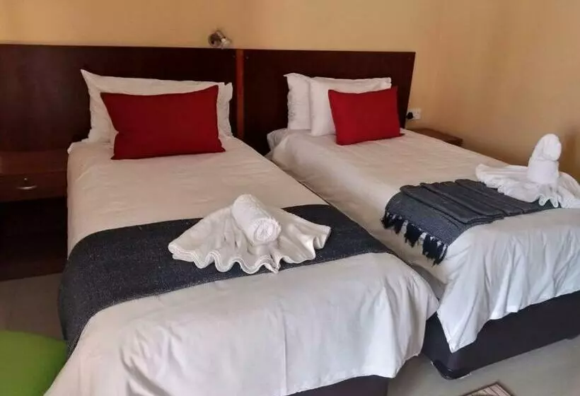 پانسیون Impovu Guest House