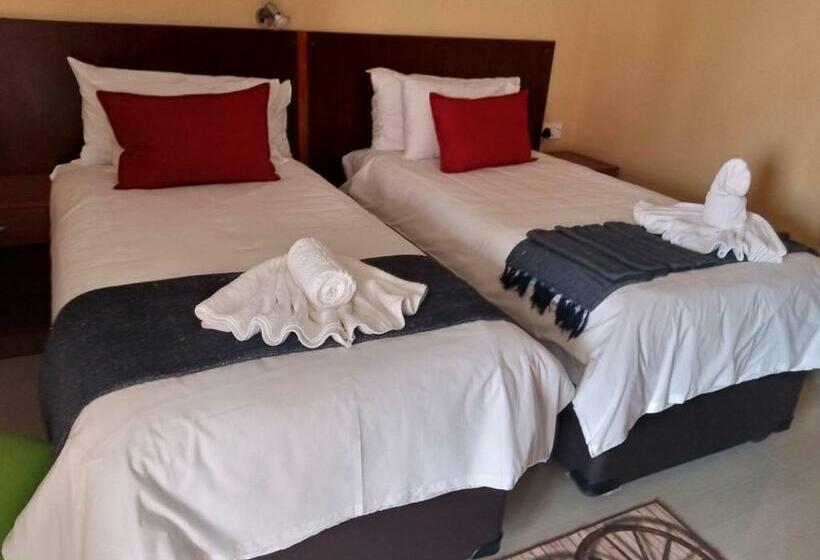 پانسیون Impovu Guest House