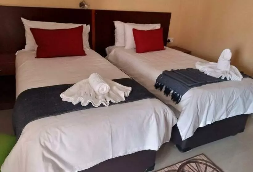 پانسیون Impovu Guest House