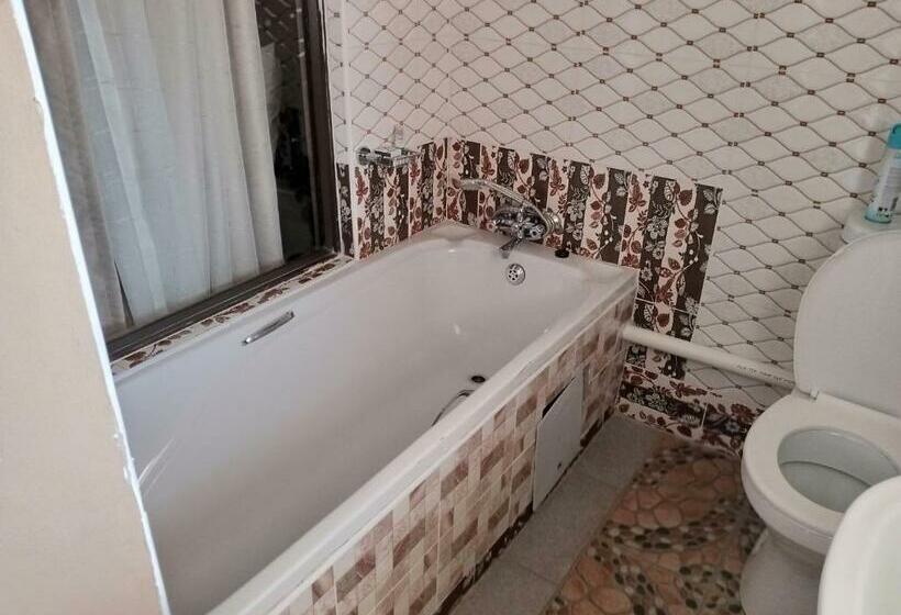 پانسیون Impovu Guest House