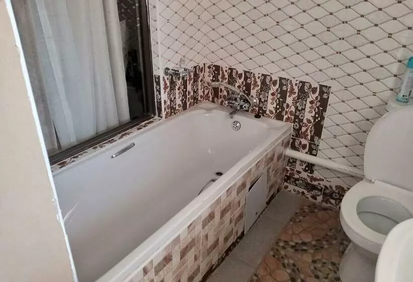 پانسیون Impovu Guest House