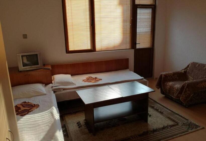 Pensionat Guest House Shotarovi