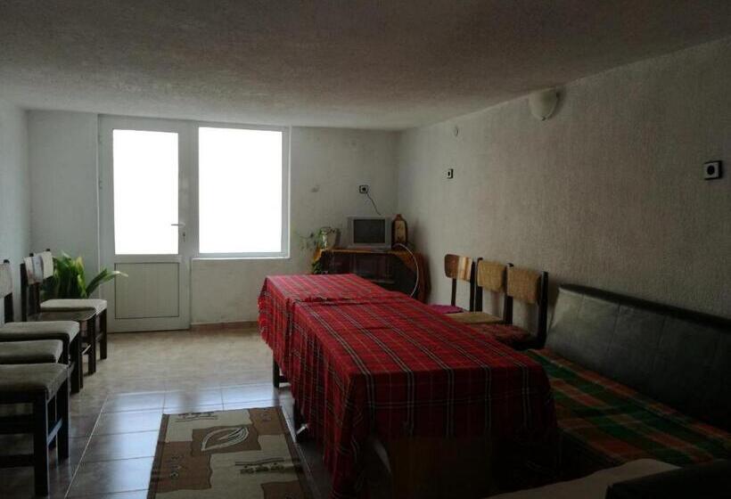 Pensionat Guest House Shotarovi