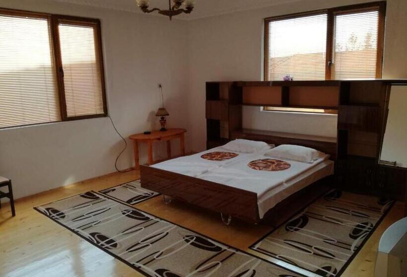 Pensionat Guest House Shotarovi