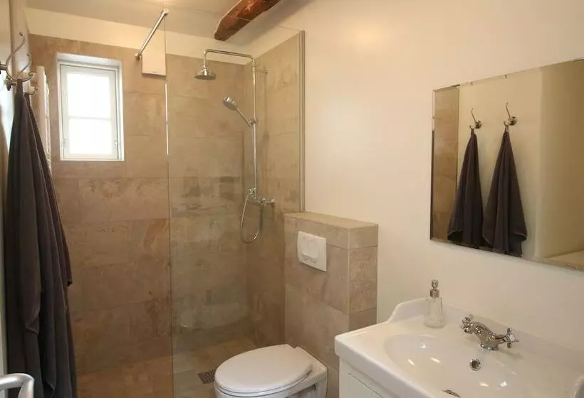 Acco Ice Apartments