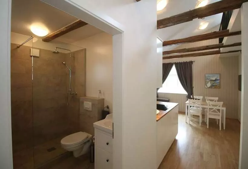 Acco Ice Apartments