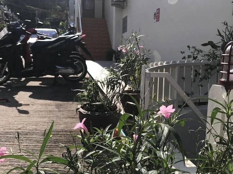 Green Mango Guesthouse Hostel