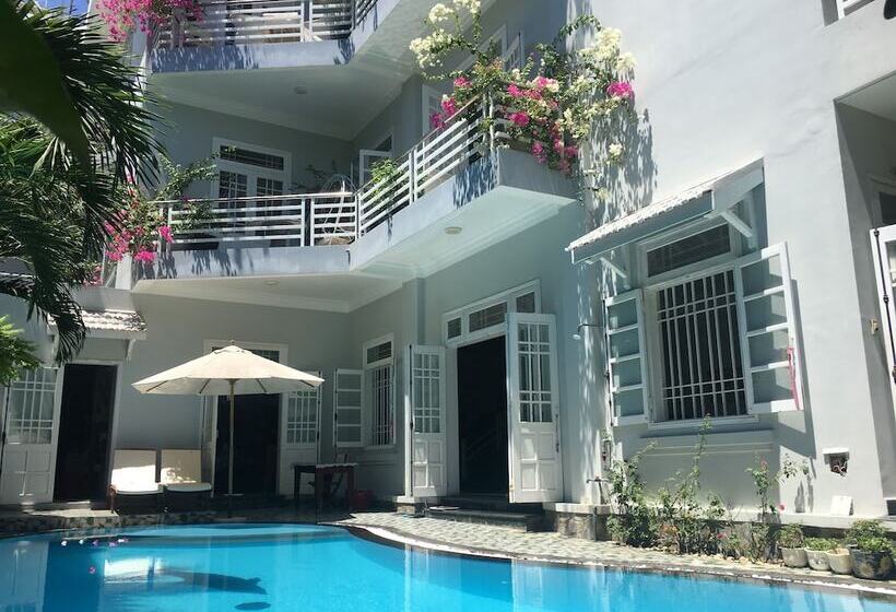 تختخواب و صبحانه The Moon Villa Hoi An