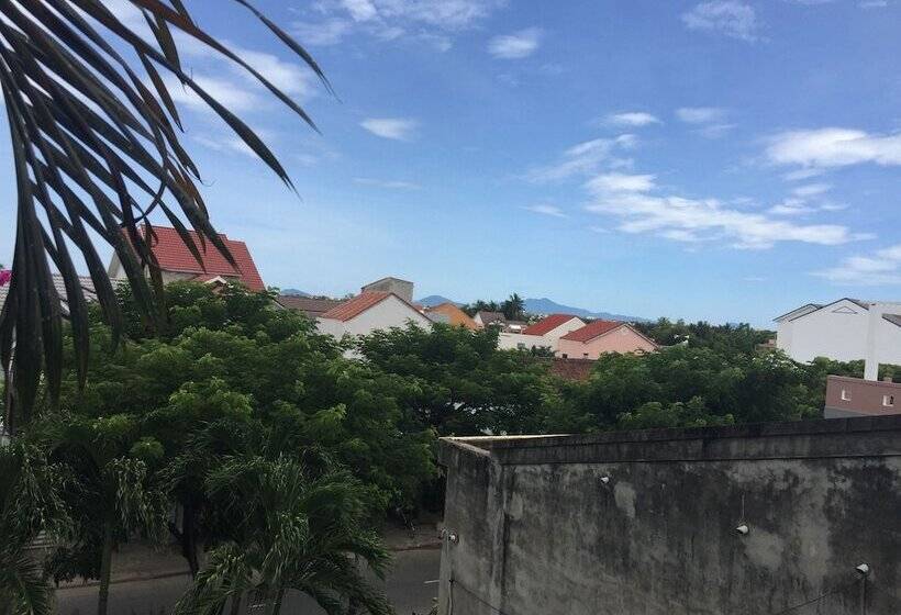 تختخواب و صبحانه The Moon Villa Hoi An