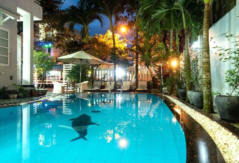 تختخواب و صبحانه The Moon Villa Hoi An