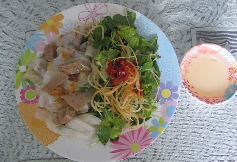 تختخواب و صبحانه The Moon Villa Hoi An