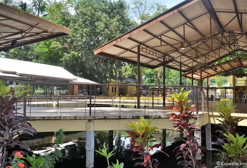 هتل Amandari Cove