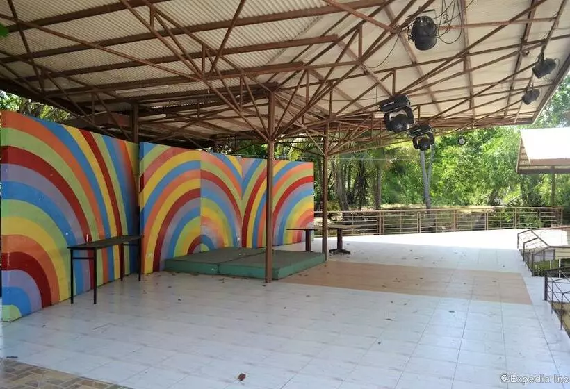 هتل Amandari Cove