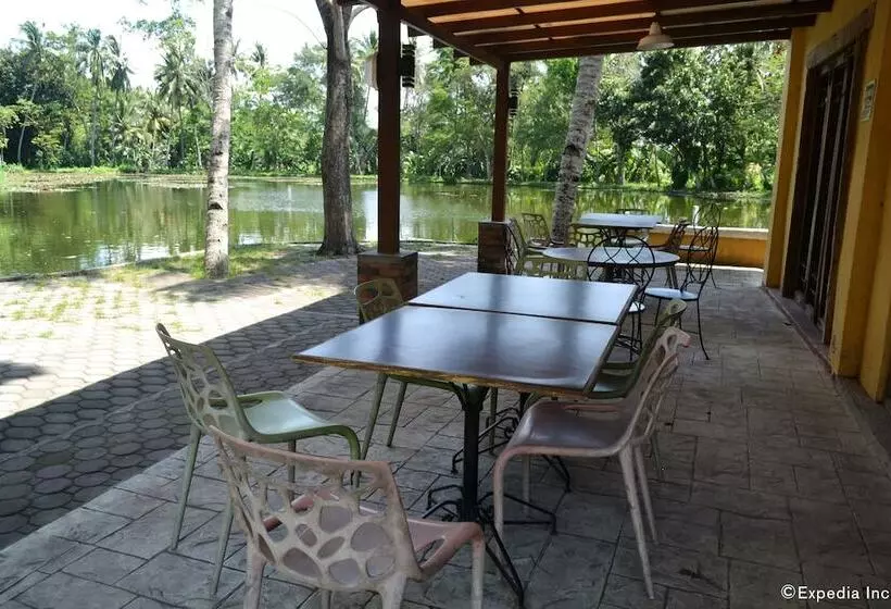 هتل Amandari Cove
