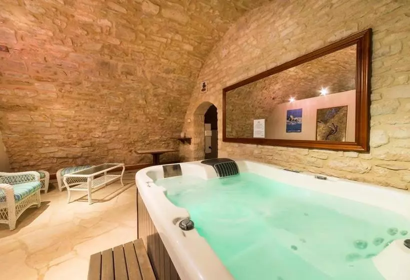 Hotelli Château La Fleunie  Hôtel Et Restaurant