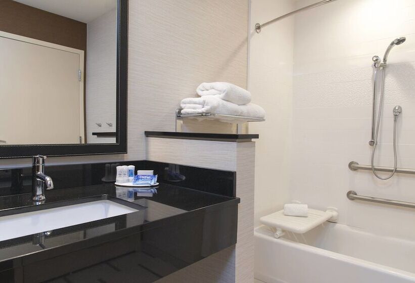 هتل Fairfield Inn & Suites By Marriott Jackson Clinton