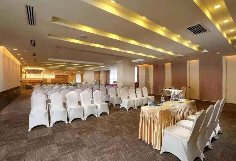 Hotel Jasmine Palace
