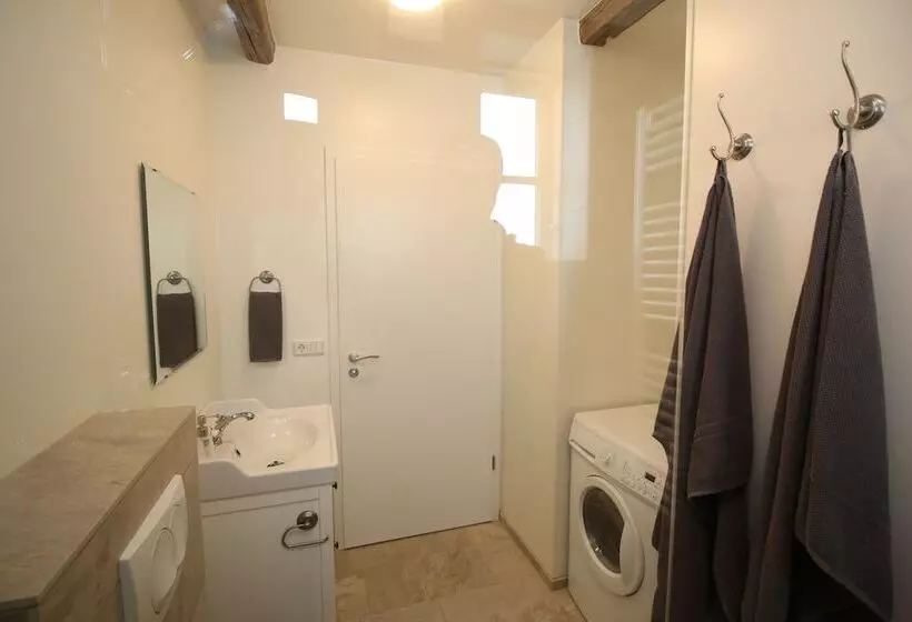 Acco Ice Apartments