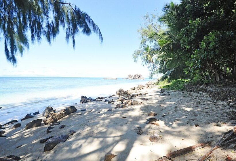 Yasad Luxury Beach Residence