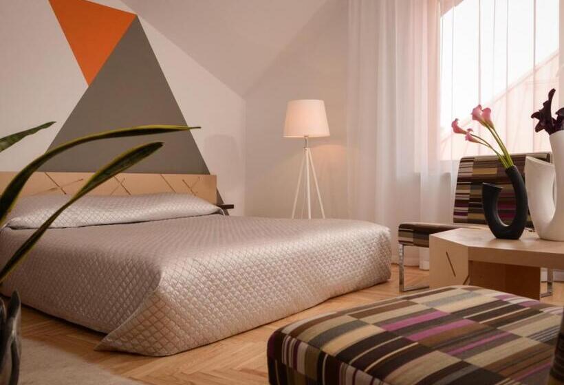 هتل Mans Nams   Self Check In