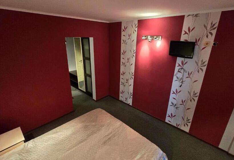 پانسیون Excelsior Family