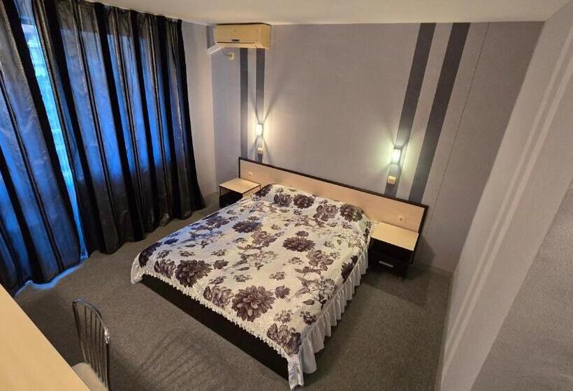 پانسیون Excelsior Family