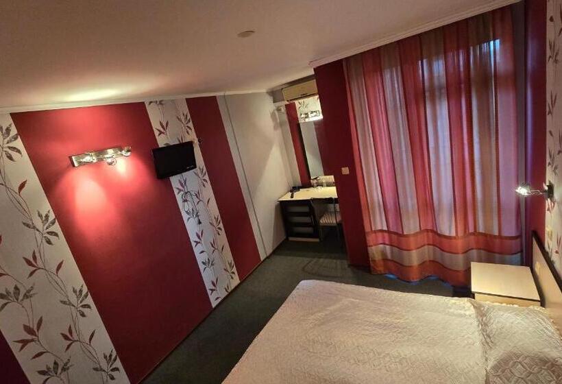 پانسیون Excelsior Family