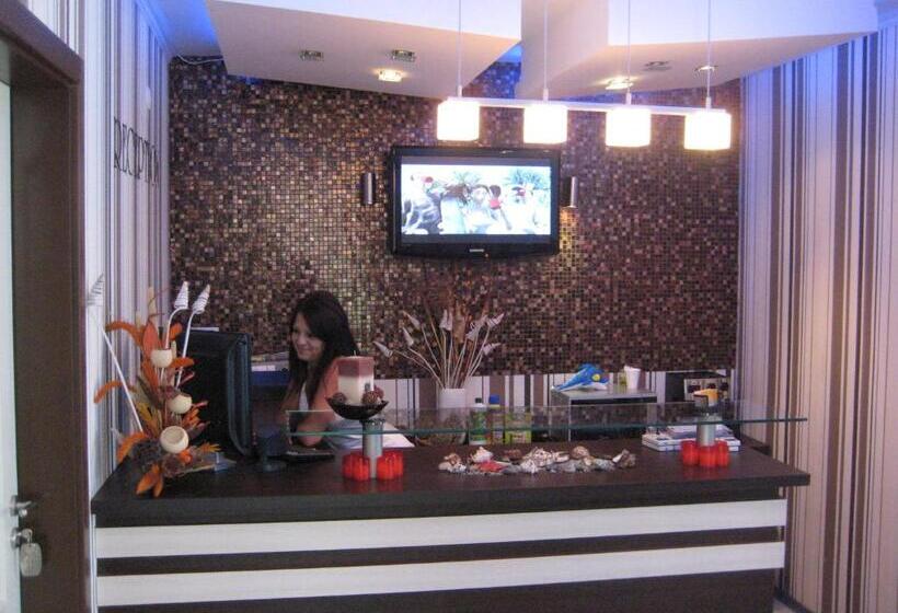 پانسیون Excelsior Family