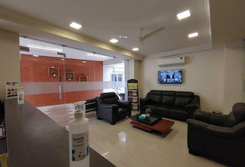 בית מלון כפרי Downtown Business