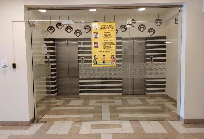 בית מלון כפרי Downtown Business