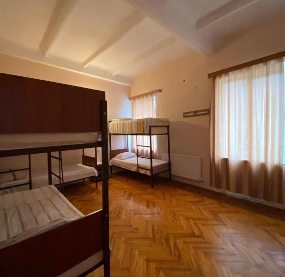 Hostel Golden Fleece