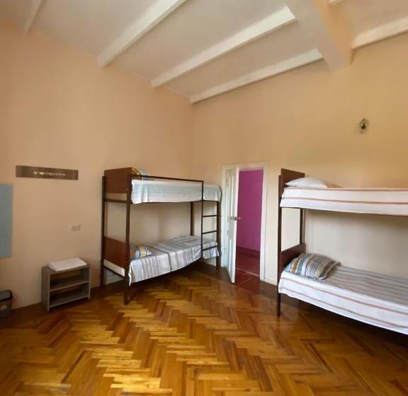 Hostel Golden Fleece