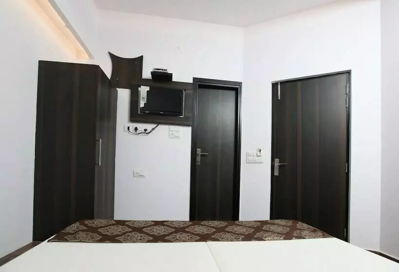 هتل Oyo Rooms Paschim Vihar