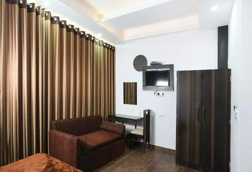 هتل Oyo Rooms Paschim Vihar