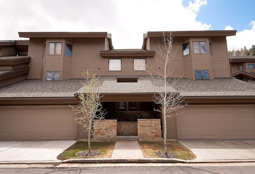 Lakeside Townhomes By Lespri Management