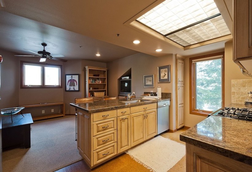 Lakeside Townhomes By Lespri Management