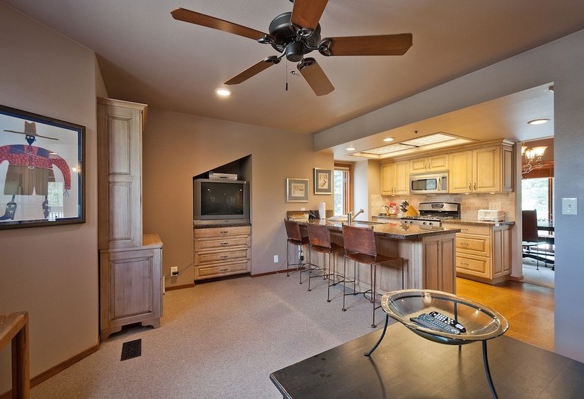 Lakeside Townhomes By Lespri Management