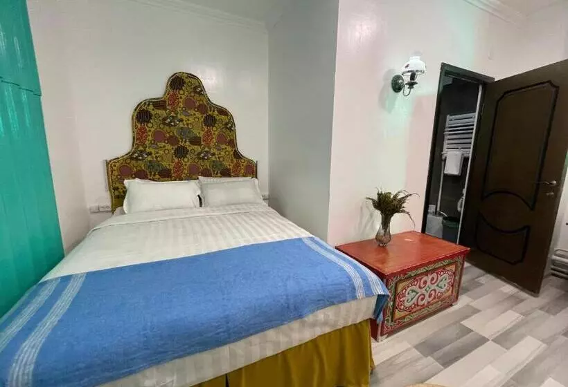 Duet Hostel &