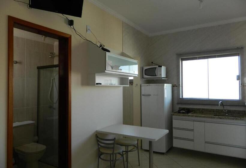 ホテル áries Apart