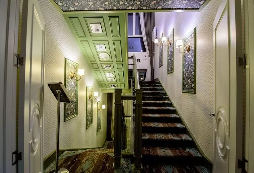 Hotel Voyage