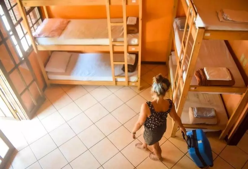 Leo S Clan Beach Hostel