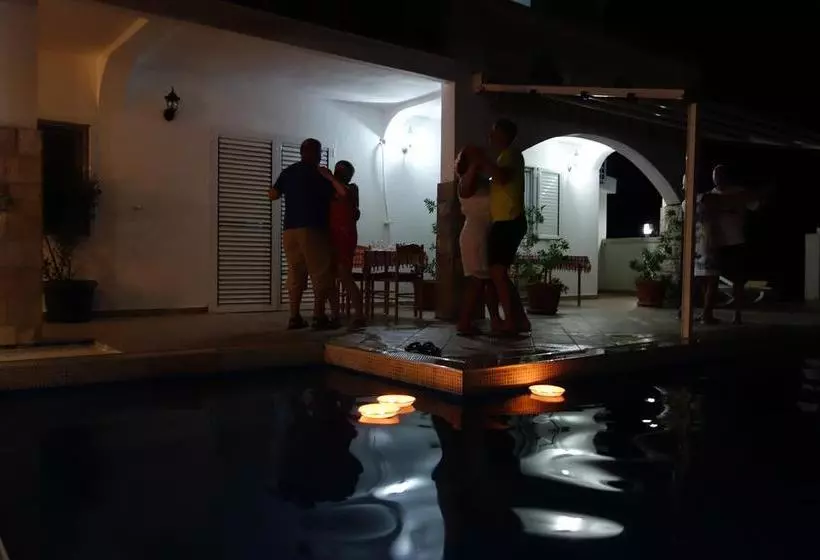 تختخواب و صبحانه Bonaca