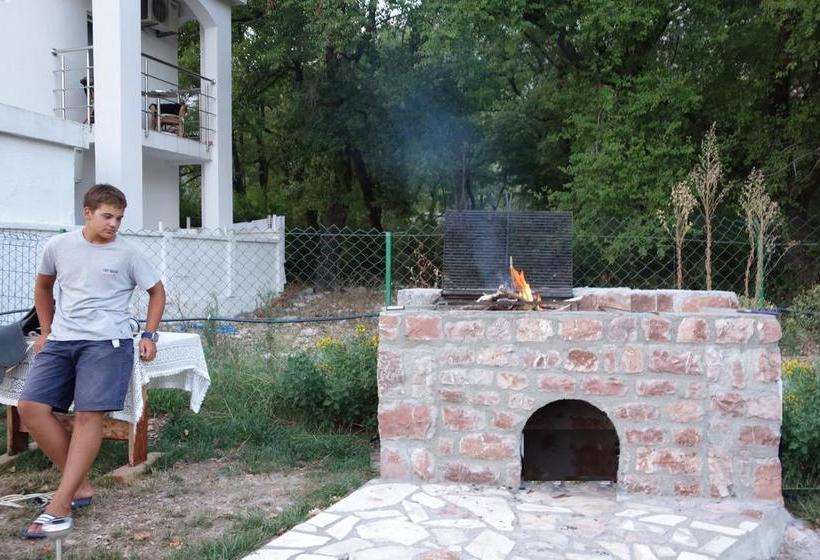 تختخواب و صبحانه Bonaca