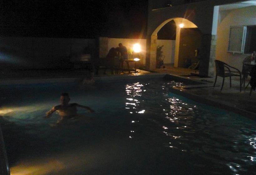 تختخواب و صبحانه Bonaca