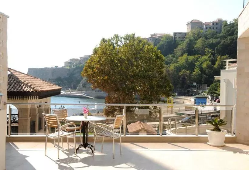 تختخواب و صبحانه Mala Plaza