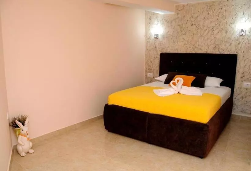 تختخواب و صبحانه Mala Plaza