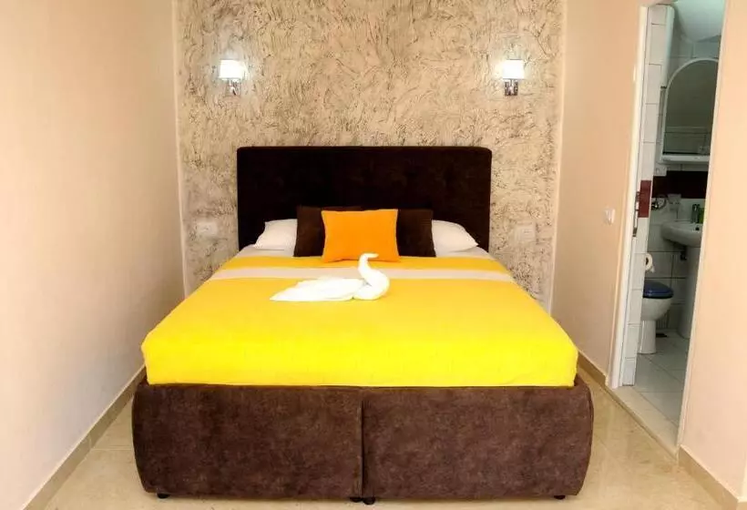 تختخواب و صبحانه Mala Plaza
