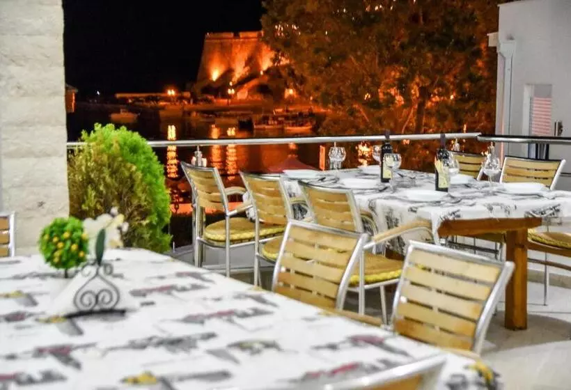 تختخواب و صبحانه Mala Plaza
