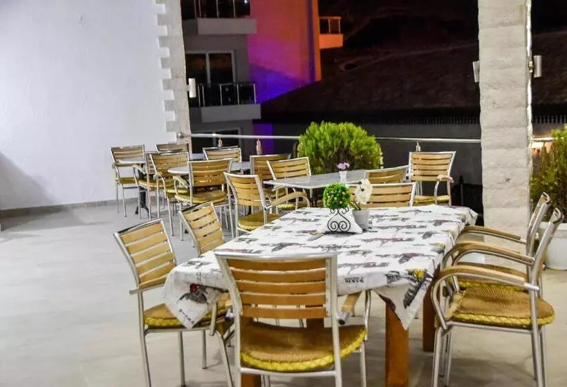 تختخواب و صبحانه Mala Plaza